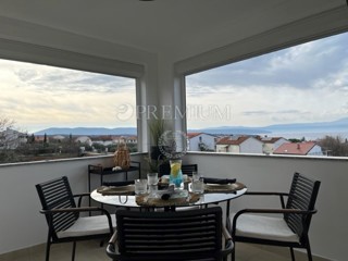 Malinska, opremljen apartma s panoramskim pogledom na morje!