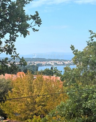 Malinska, hiša s 5 apartmaji, 500 m od morja!