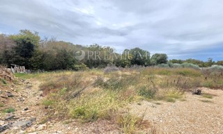 Malinska – gradbena parcela 630 m², pravilne oblike!