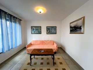 Malinska, apartma, 45 m², 140 m od plaže