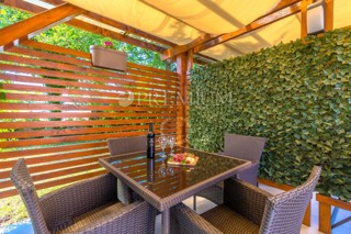 Malinska, apartma z urejenim vrtom in parkiriščem!