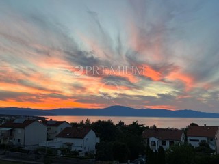 Malinska, opremljen apartma s panoramskim pogledom na morje!