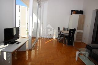 STANOVANJE NA DOBRI LOKACIJI, 2s+kopalnica, parking, balkon, terasa