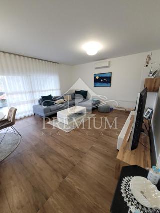 PENTHOUSE S STREŠNO TERASO, PANORAMSKI RAZGLED, GARAŽA