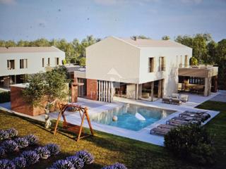 MODERNA NOVOGRADNJA Z BAZENOM IN VELIKIM VRTOM