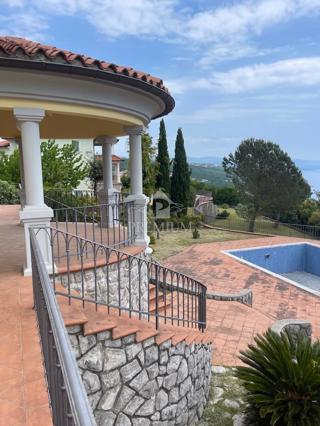 REPREZENTATIVNA VILA NA MIRNI LOKACIJI