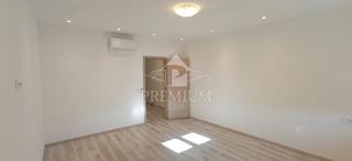 TRISOBNO STANOVANJE V CENTRU PULE, OBNOVA 2025