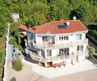 UDOBNA DRUŽINSKA VILA NA MIRNI LOKACIJI