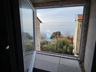 SAMOSTOJNA STARA KAMNITA HIŠA