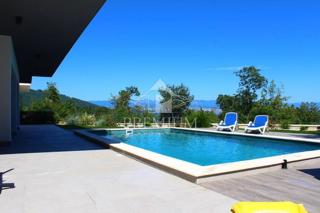 MODERNA VILA Z BAZENOM, PRIMERNA ZA TURIZEM