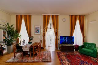 PROSTORNO STANOVANJE V CENTRU, BLIŽINA MORJA