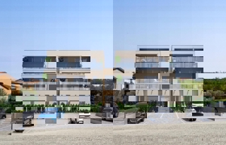 OKOLICA POREČA - PRODAJA DVOJNE HIŠE Z BAZENOM