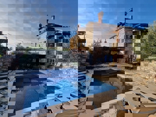 POREČ - KAMNITA HIŠA Z BAZENOM IN WELLNESSOM