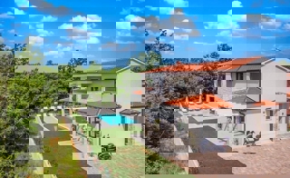 POREČ 2 KM-LUKSUZNA VILA Z BAZENOM PRODAM