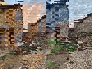 VIŠNJAN-KAMNITA HIŠA ZA OBNOVO