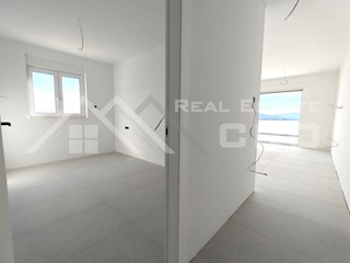 Nekretnine Čiovo - Moderno penthouse s strešno teraso in spektakularnim pogledom na morje, naprodaj