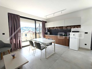 Nepremičnine Brač - Stanovanje s teraso in vrtom, v modernem stanovanjskem kompleksu, prodamo