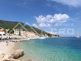 Nepremičnine Brač – Prenovljeno dvosobno stanovanje z ložo in pogledom na morje, prodamo