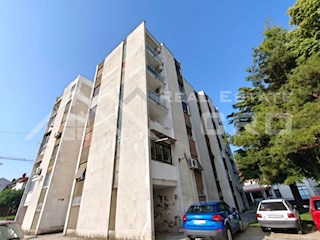 Nepremičnine Sinj – Udobno dvosobno stanovanje z ložo, na atraktivni lokaciji, prodamo