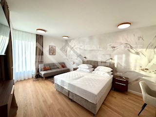 Nepremičnine Rogoznica – Elegantna luksuzna vila z osupljivim pogledom na morje, območje Rogoznice, naprodaj