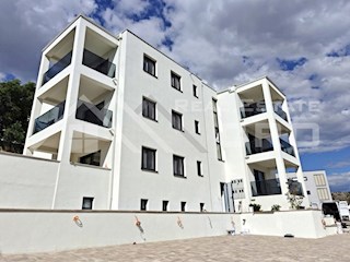 Nepremičnine Rogoznica – Moderno stanovanje na odlični lokaciji v bližini morja, prodamo