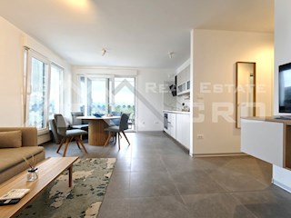 Nepremičnine Čiovo – Popolnoma opremljena stanovanja v moderni novogradnji z dvigalom in garažo, prodamo