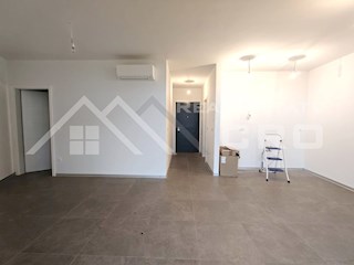 Nepremičnine Čiovo – Udobno enosobno stanovanje v novogradnji blizu morja, prodamo