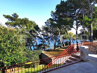 Nekretnine Brač - Očarljiva kamnita hiša v prvi vrsti do morja s čudovitim razgledom, prodamo