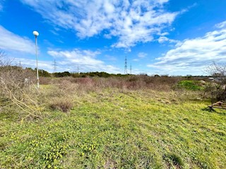 Gradbeno zemljišče poslovne, komercialne in storitvene namene, 12.800 m2, Pula, Istra, Hrvaška