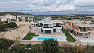 Novalja, Škuncini stani - vrhunska vila z bazenom