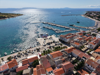 Novalja - gradbeno zemljišče blizu centra