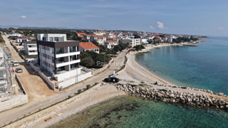 Mandre - dvonadstropno stanovanje z vrtom - PRVA VRSTA