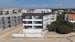 Mandre - dvonadstropno stanovanje z vrtom - PRVA VRSTA