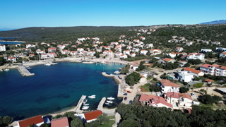 Jakišnica - gradbeno zemljišče - bližina morja