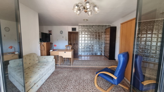 Pula, udobno stanovanje 59 m2, centralno ogrevanje, dvigalo, terasa