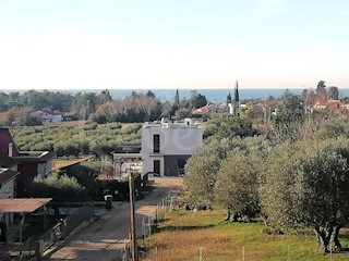 ISTRA, OKOLICA UMAGA, STANOVANJE Z VRTOM IN POGLEDOM NA MORJE