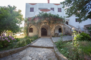 Apartmajska hiša, 700 m2, poslovni prostor, 400 m od morja, Banjole
