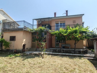 Štinjan, samostoječa hiša z dvema stanovanjema in dodatnim apartmajem, 970 m od morja
