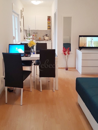 Prodaja stanovanje – Barbariga, 40 m², prenovljeno in popolnoma opremljeno, 1. nadstropje, balkon, parkirišče