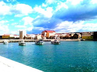 ZADAR, Ražanac, hiša v fenomenalni legi, 1. vrsta do morja !!!