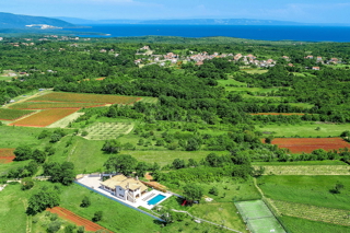 KRNICA OKOLICA VILA ZA POČITNIŠKI VRT 2800m2