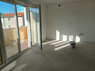 Stanovanje drugo nadstropje, 58,50 m2, 2 ss, parkirišče, Valdebek