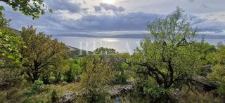 Senj, Bunica - zemljišče 250m od morja
