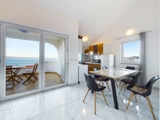 Dramalj - dvoetažni apartma s panoramskim pogledom na morje