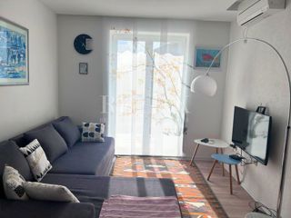 Otok Krk, Malinska - trosobno stanovanje s teraso