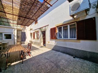 Novi Vinodolski - hiša z vrtom v središču mesta