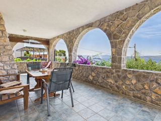 Crikvenica – Del Hiše s Tremi Stanovanji