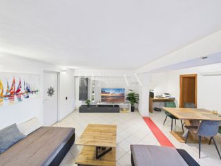 Jadranovo - trosobno stanovanje v mirni ulici