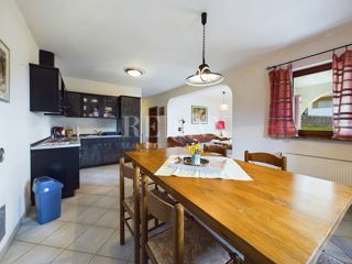 Klenovica - Stanovanje v prvi vrsti z vrtom 250m2