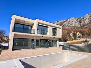 Bribir - vila z bazenom in velikim vrtom